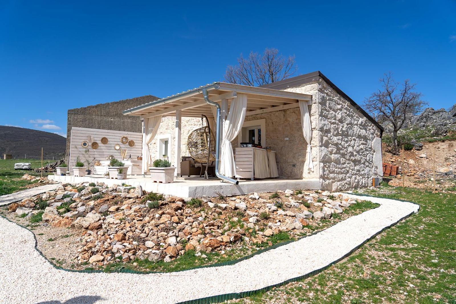 Stone House With Jacuzzi 